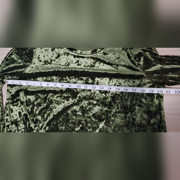 LOGO by Lori Goldstein Knit Crushed Velvet Top w/ Chiffon Hem  Size Med NWOT - Picture 8 of 8